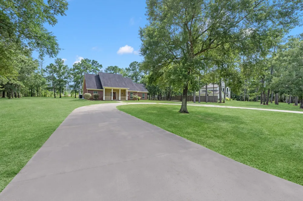 205 Mohawk Lane Wallisville, TX 77597