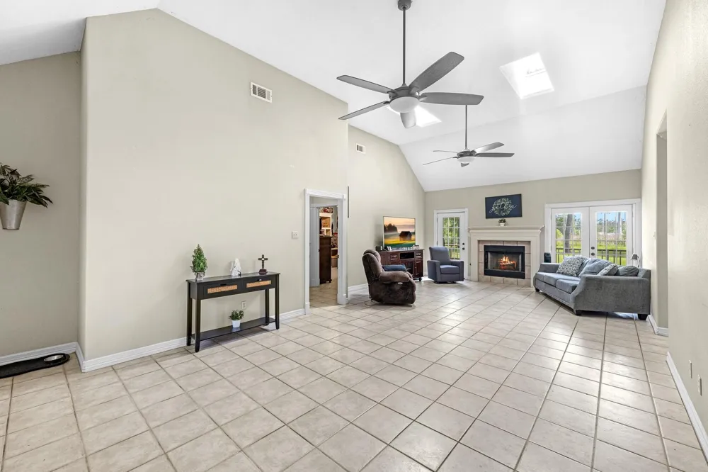 205 Mohawk Lane Wallisville, TX 77597