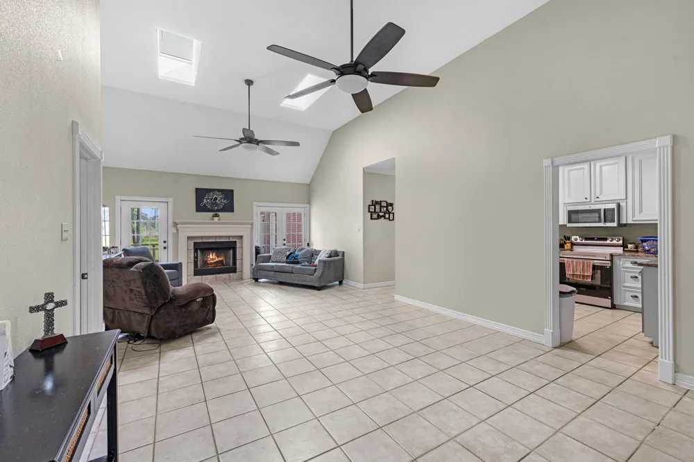 205 Mohawk Lane Wallisville, TX 77597