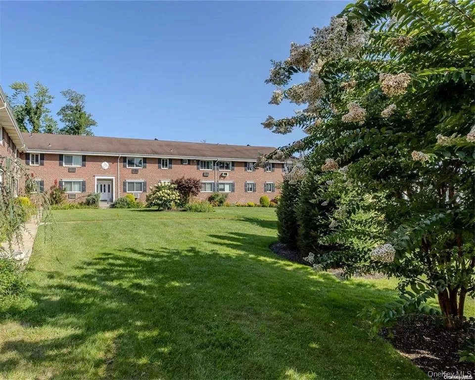 200 Merrick Road #F Amityville, NY 11701
