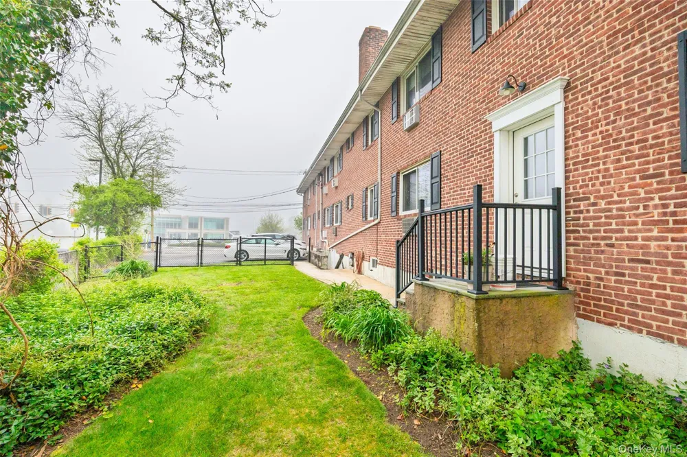 200 Merrick Road #F Amityville, NY 11701