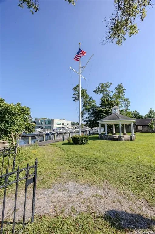 200 Merrick Road #F Amityville, NY 11701