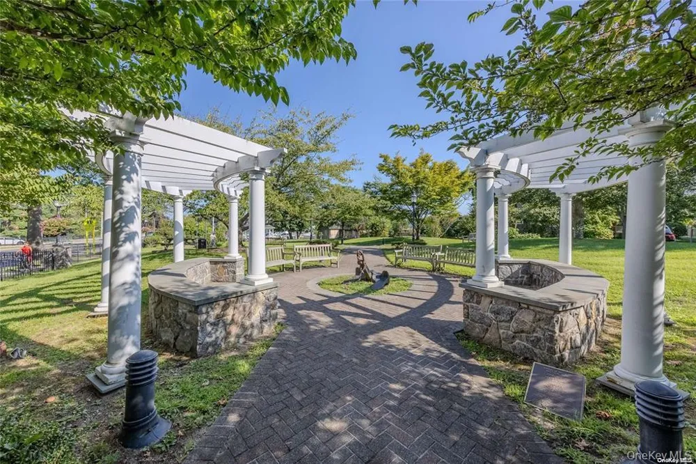 200 Merrick Road #F Amityville, NY 11701