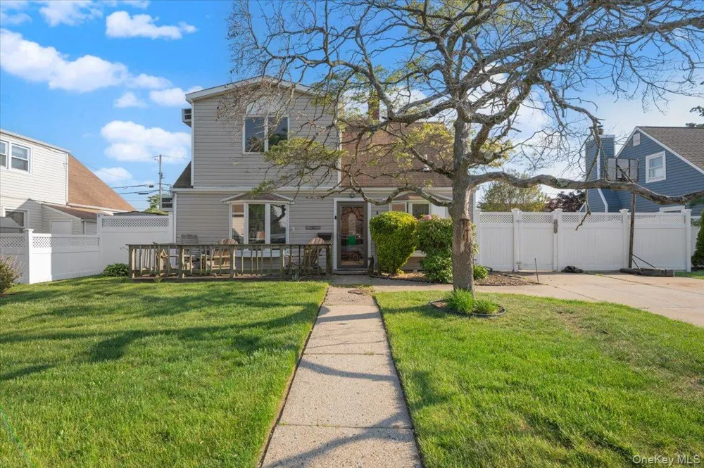 42 Haven Lane Levittown, NY 11756
