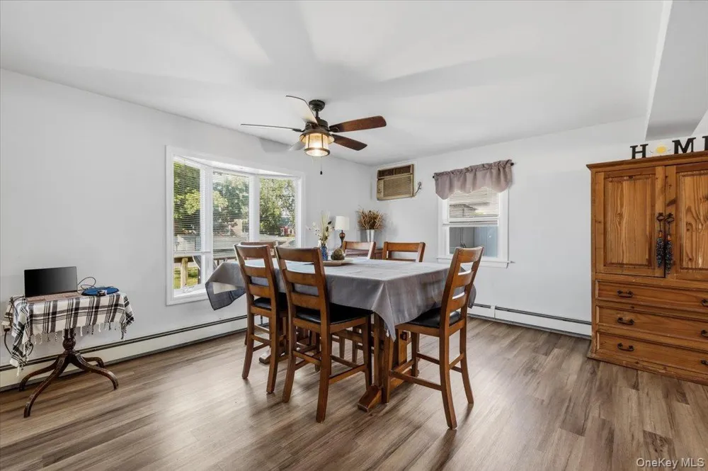 42 Haven Lane Levittown, NY 11756