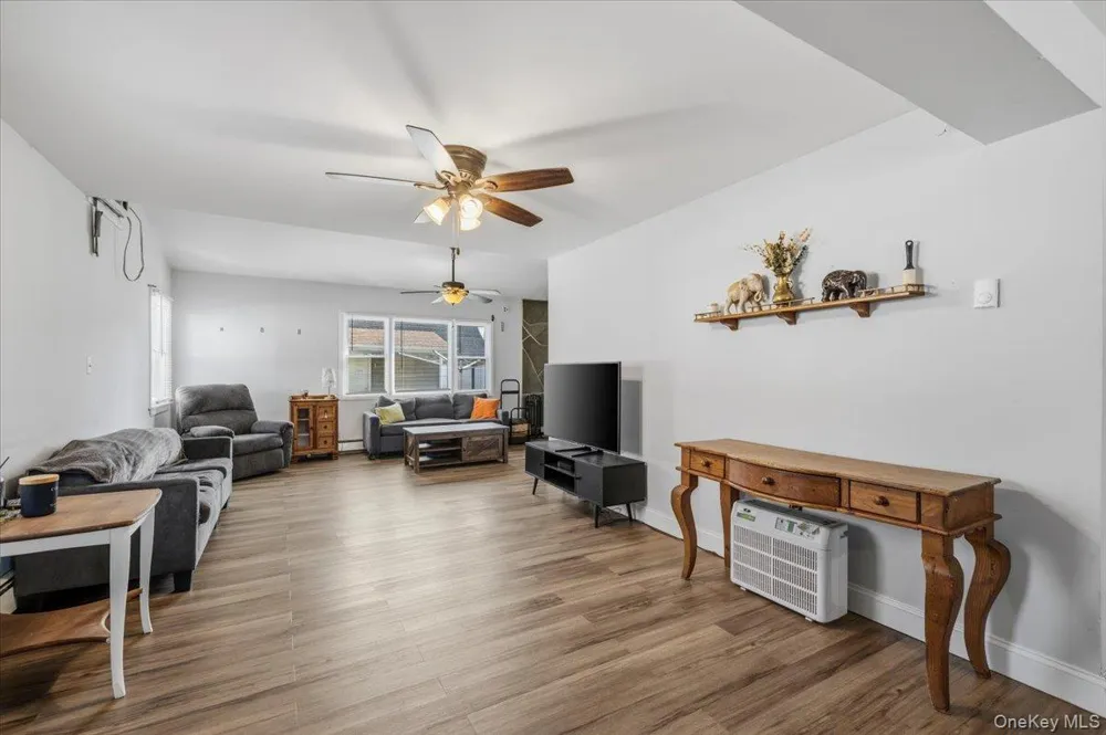 42 Haven Lane Levittown, NY 11756