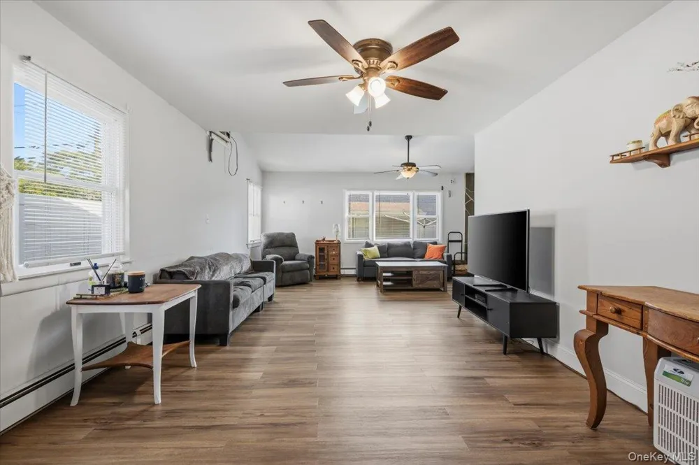 42 Haven Lane Levittown, NY 11756