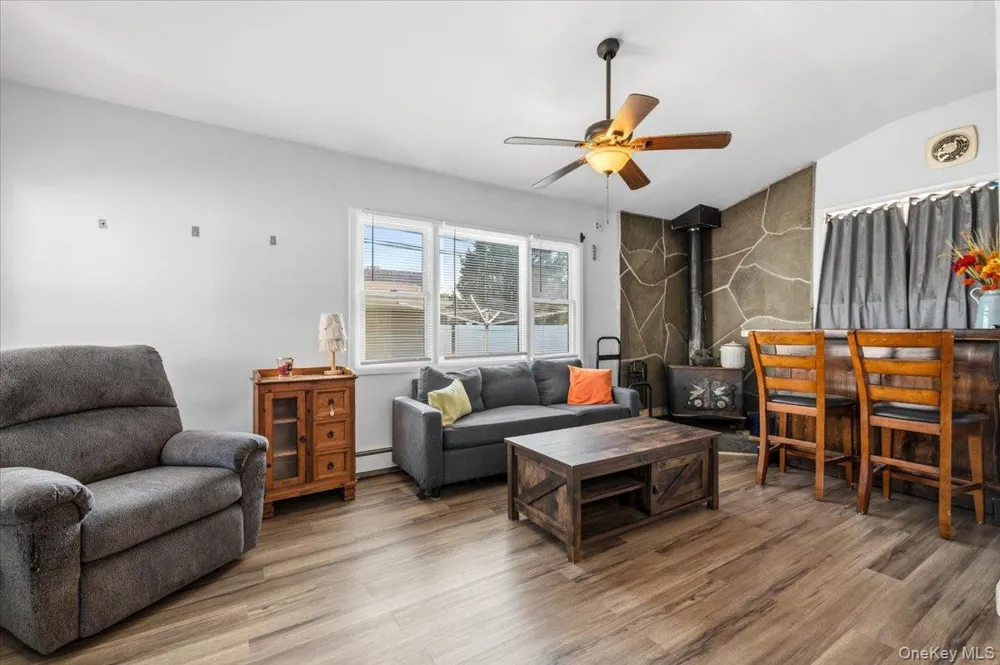 42 Haven Lane Levittown, NY 11756
