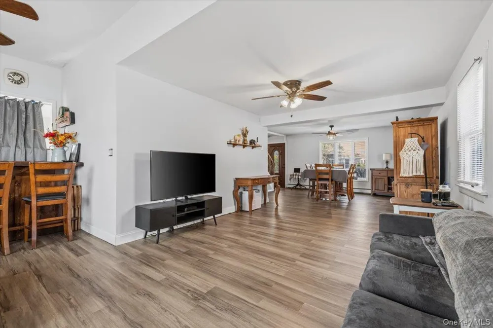 42 Haven Lane Levittown, NY 11756