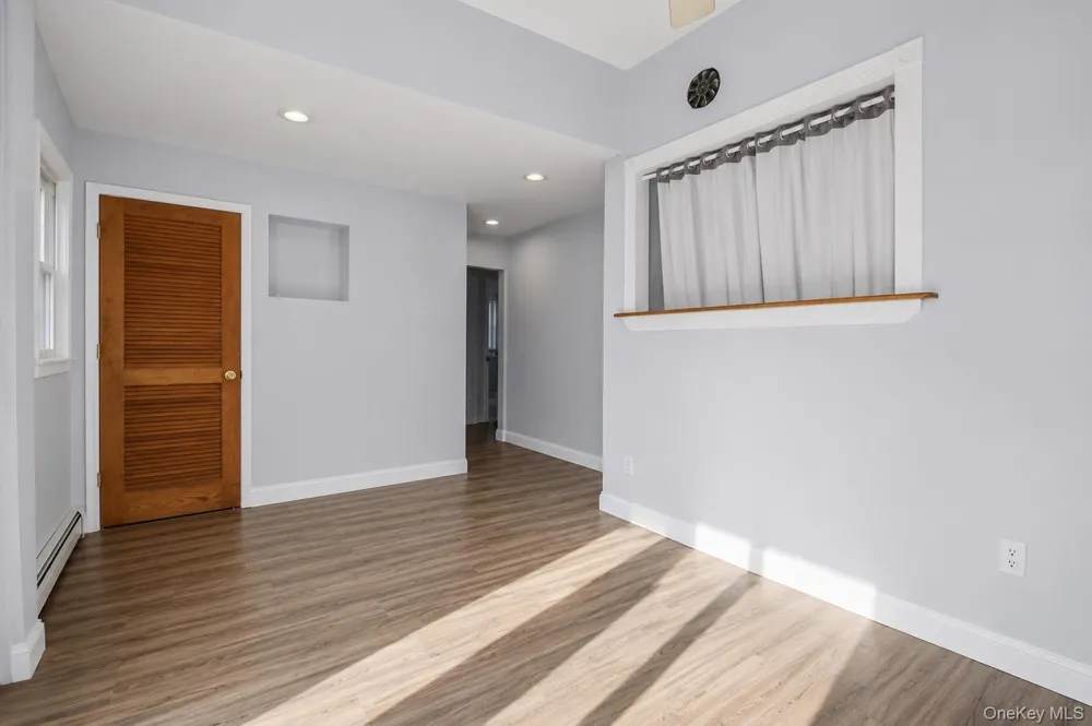 42 Haven Lane Levittown, NY 11756
