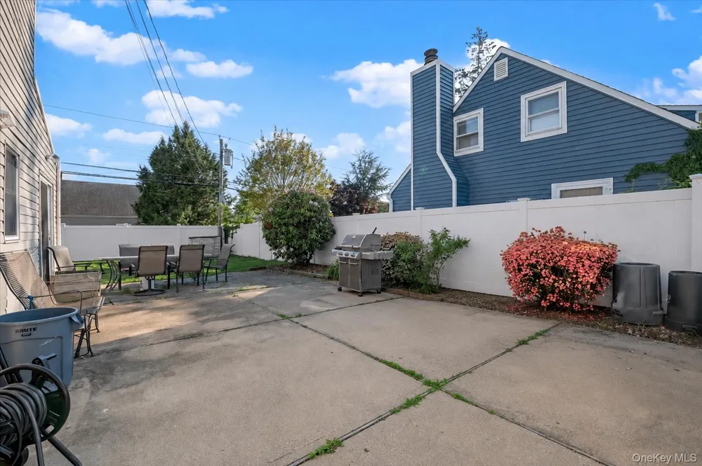 42 Haven Lane Levittown, NY 11756