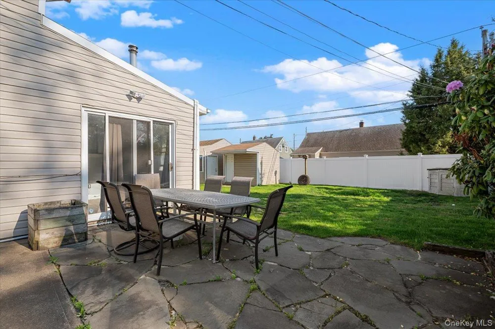 42 Haven Lane Levittown, NY 11756