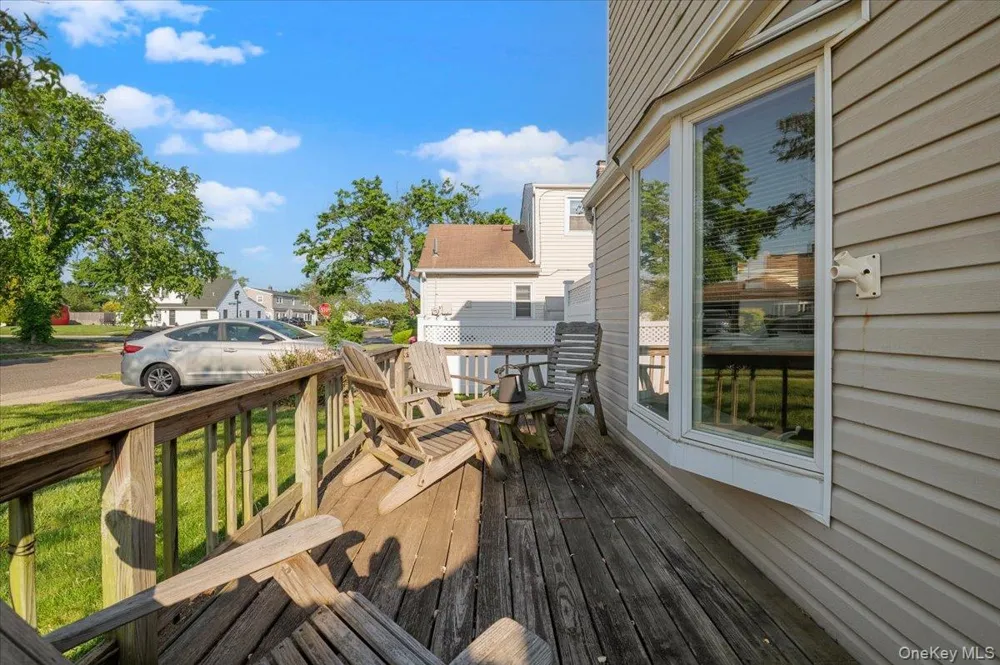 42 Haven Lane Levittown, NY 11756