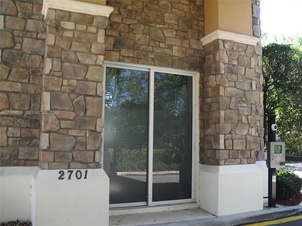 2750 E Jockey Cir E Davie, FL 33330