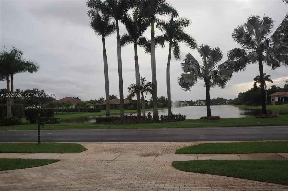 2750 E Jockey Cir E Davie, FL 33330