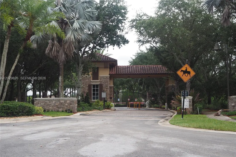 2750 E Jockey Cir E Davie, FL 33330