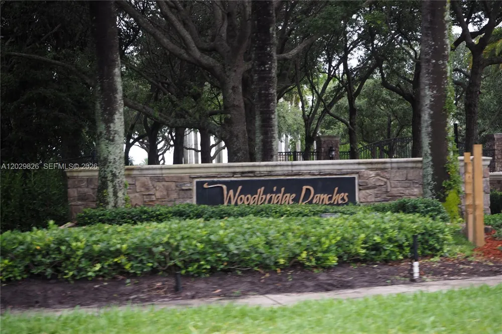 2750 E Jockey Cir E Davie, FL 33330
