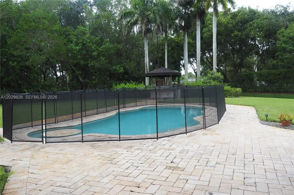2750 E Jockey Cir E Davie, FL 33330