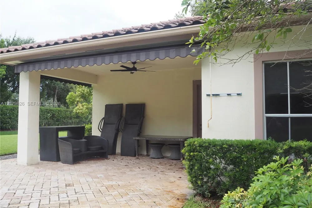 2750 E Jockey Cir E Davie, FL 33330