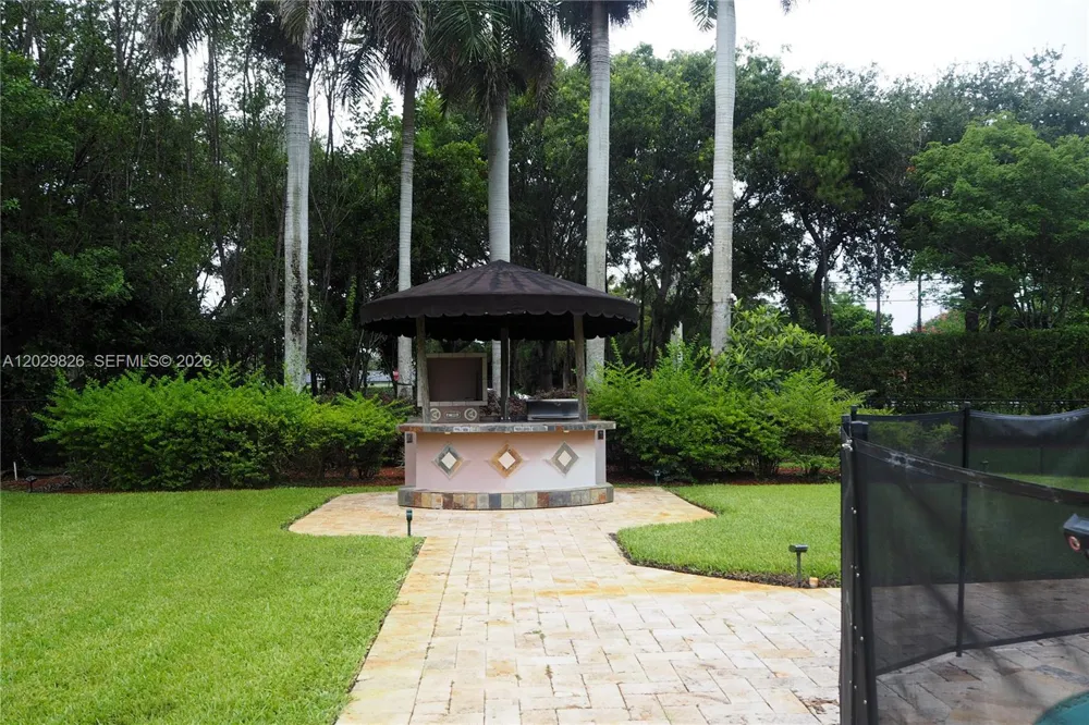2750 E Jockey Cir E Davie, FL 33330