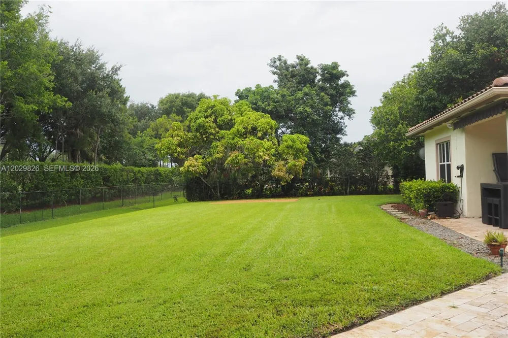 2750 E Jockey Cir E Davie, FL 33330