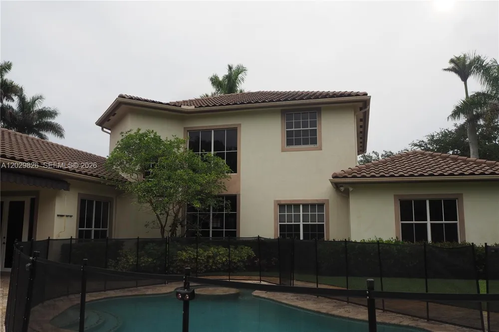 2750 E Jockey Cir E Davie, FL 33330