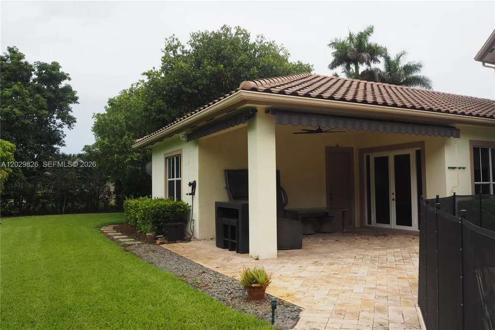 2750 E Jockey Cir E Davie, FL 33330