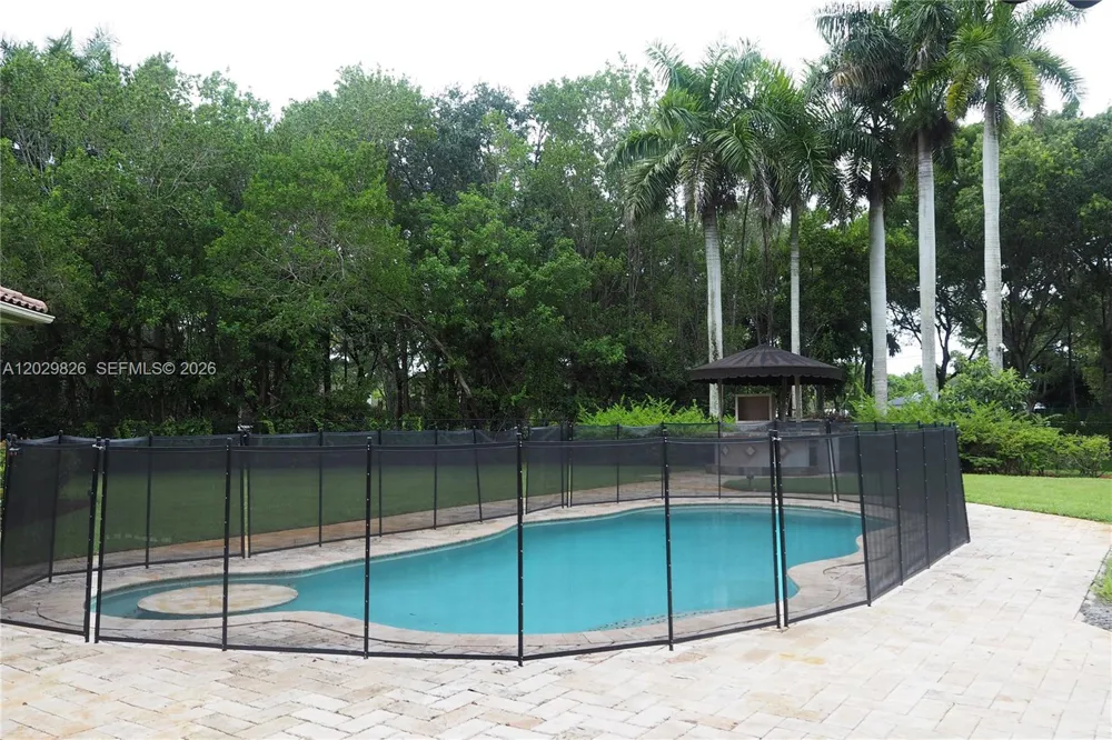 2750 E Jockey Cir E Davie, FL 33330