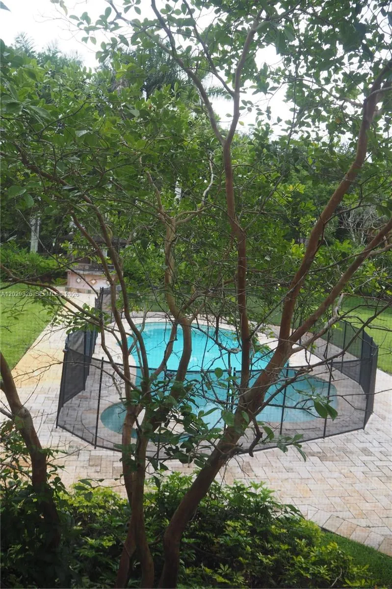 2750 E Jockey Cir E Davie, FL 33330