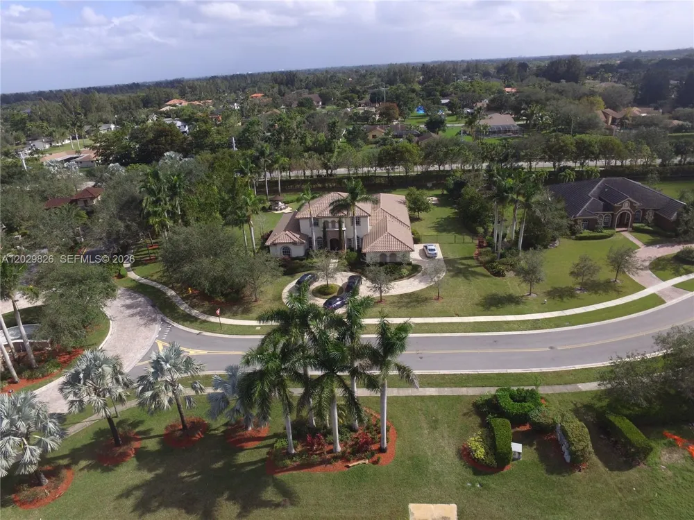 2750 E Jockey Cir E Davie, FL 33330