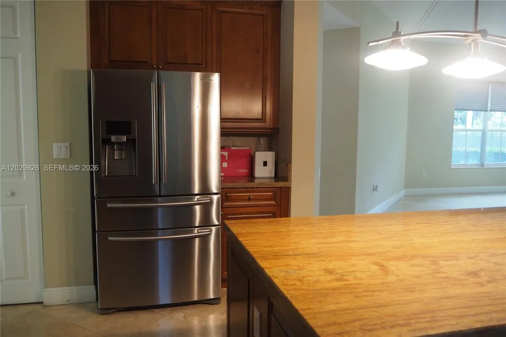2750 E Jockey Cir E Davie, FL 33330