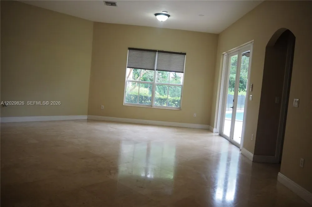 2750 E Jockey Cir E Davie, FL 33330