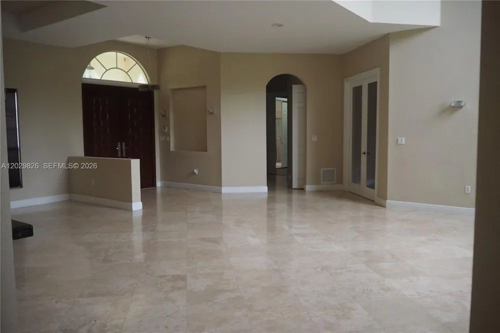 2750 E Jockey Cir E Davie, FL 33330
