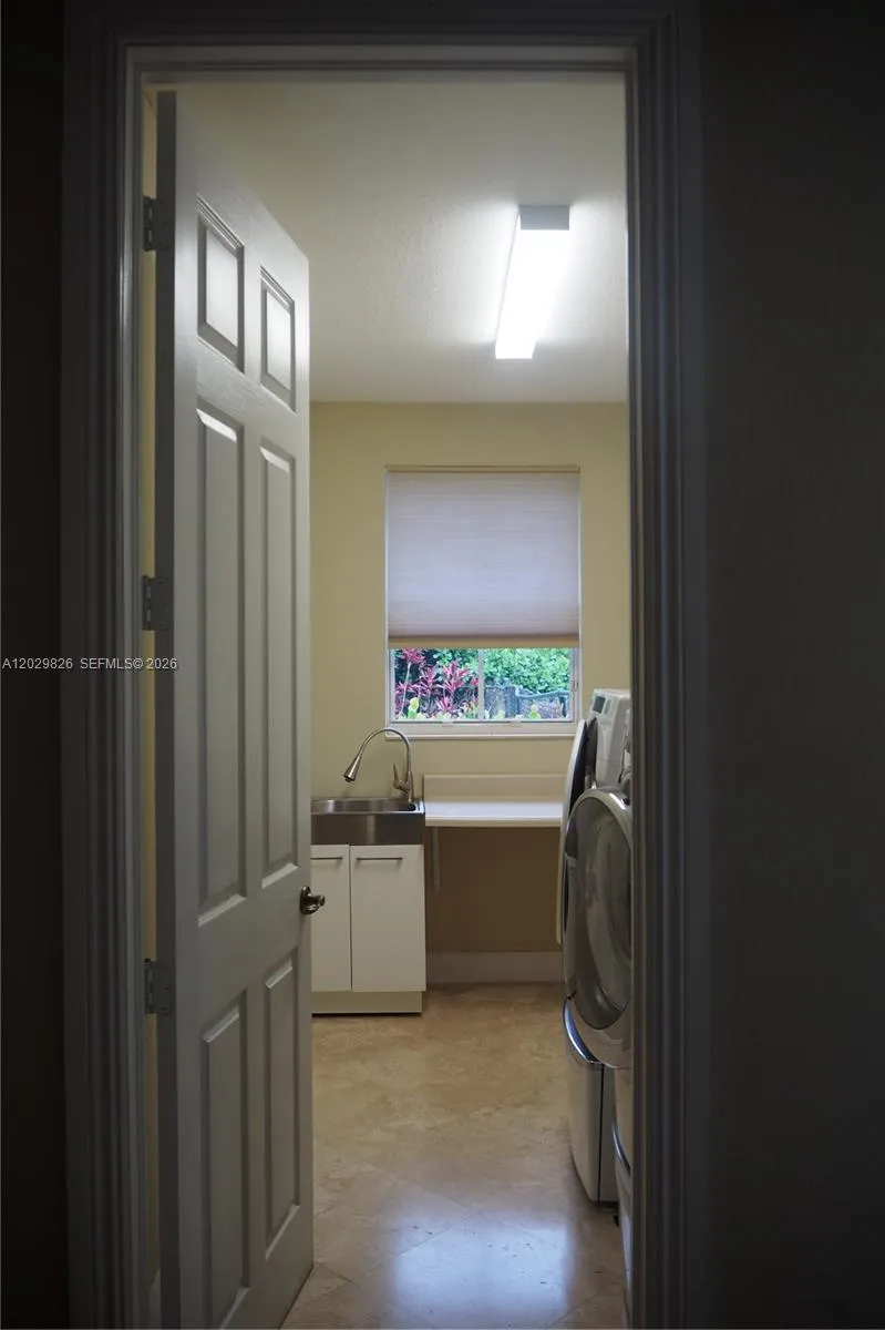 2750 E Jockey Cir E Davie, FL 33330