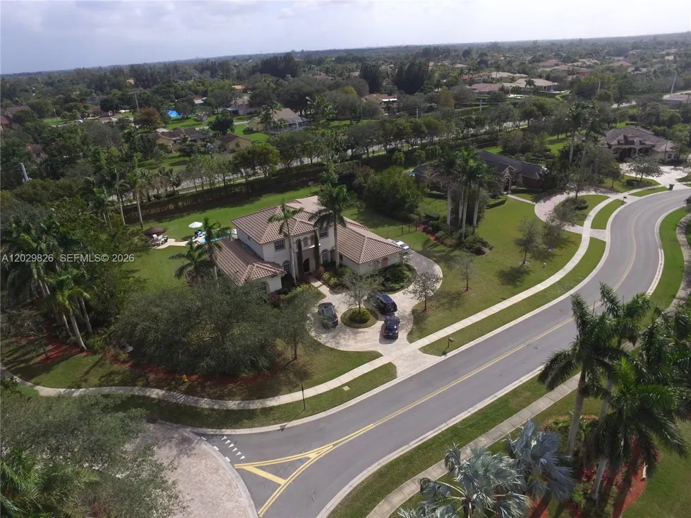 2750 E Jockey Cir E Davie, FL 33330