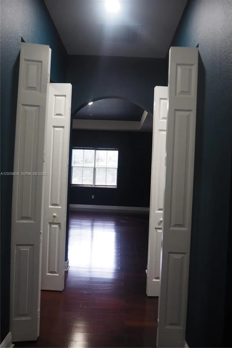 2750 E Jockey Cir E Davie, FL 33330