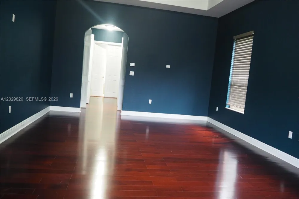 2750 E Jockey Cir E Davie, FL 33330