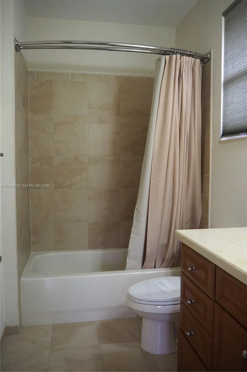 2750 E Jockey Cir E Davie, FL 33330