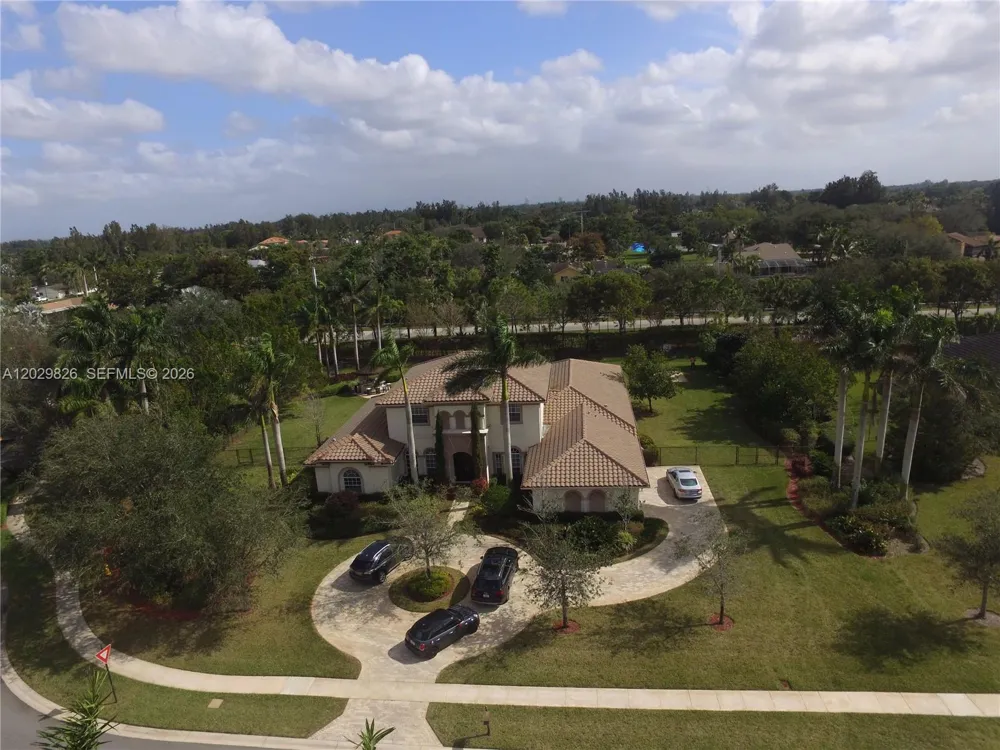 2750 E Jockey Cir E Davie, FL 33330