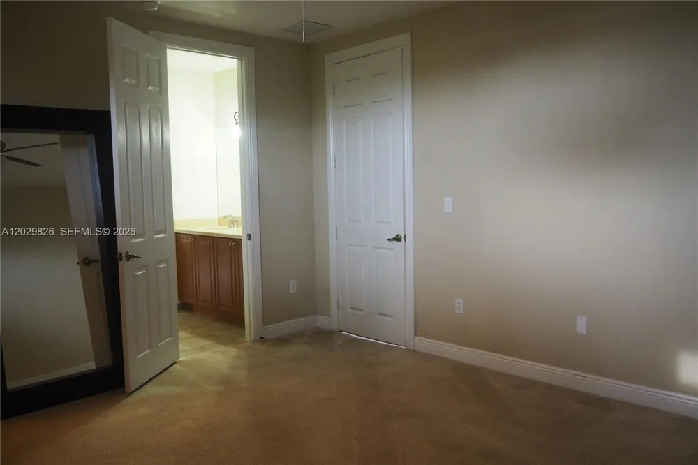 2750 E Jockey Cir E Davie, FL 33330