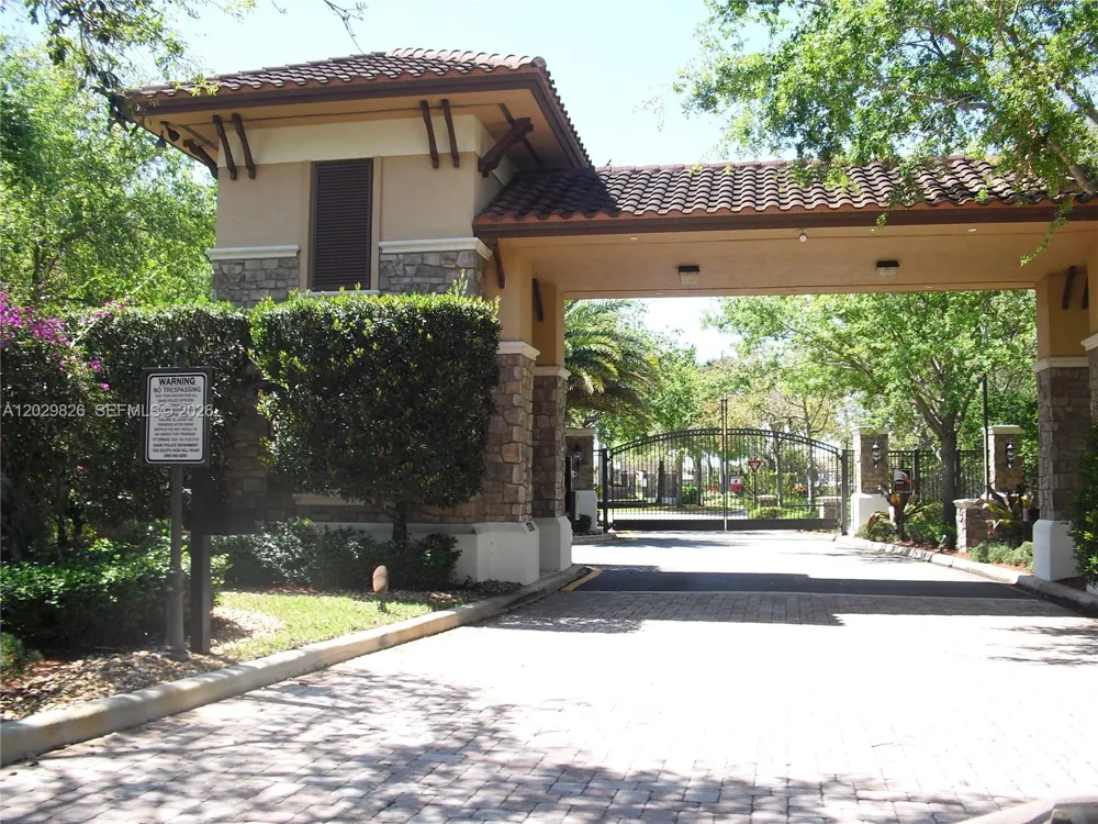 2750 E Jockey Cir E Davie, FL 33330
