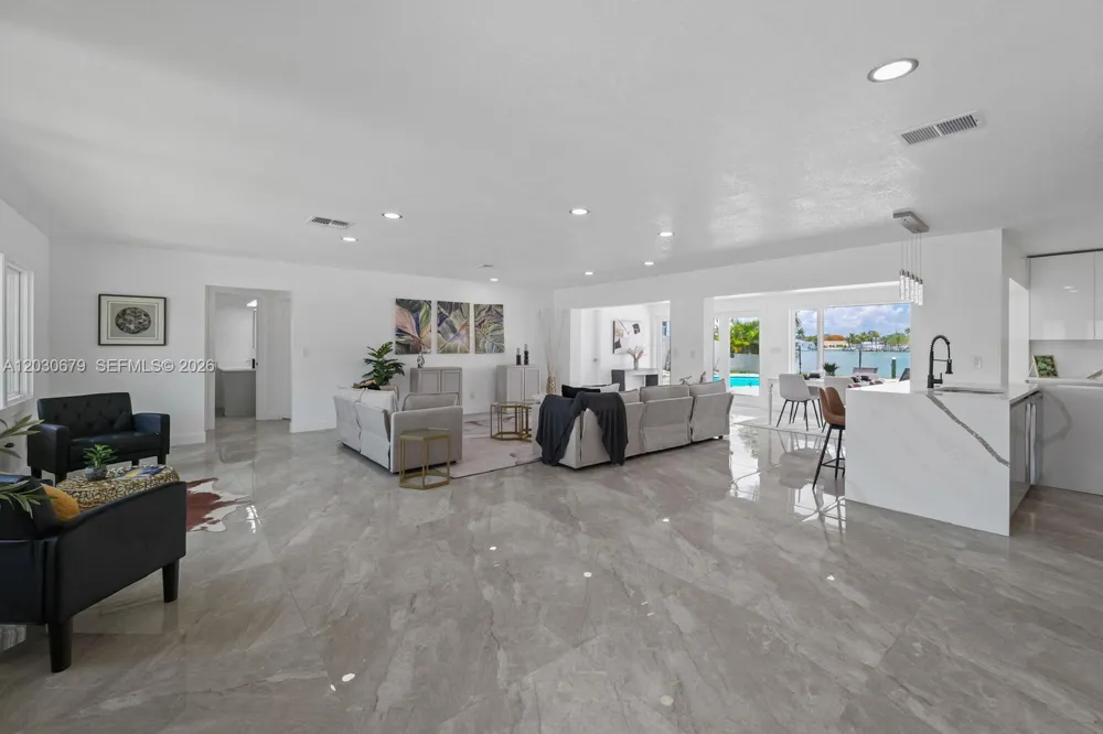 7905 9th AVE S St Petersburg, FL 33707