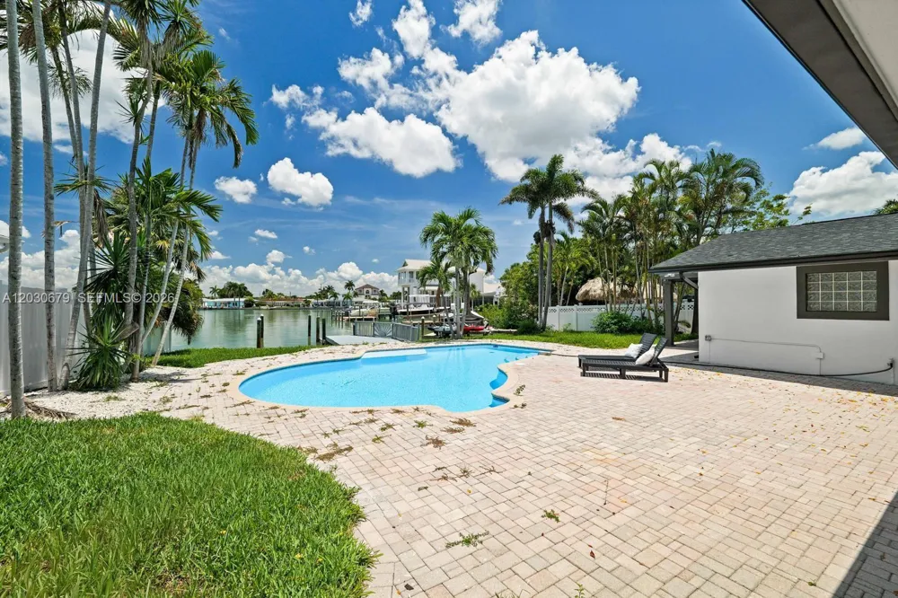 7905 9th AVE S St Petersburg, FL 33707