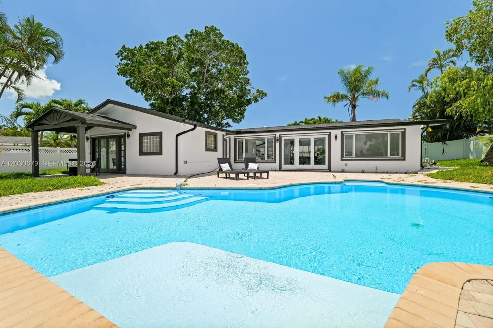 7905 9th AVE S St Petersburg, FL 33707