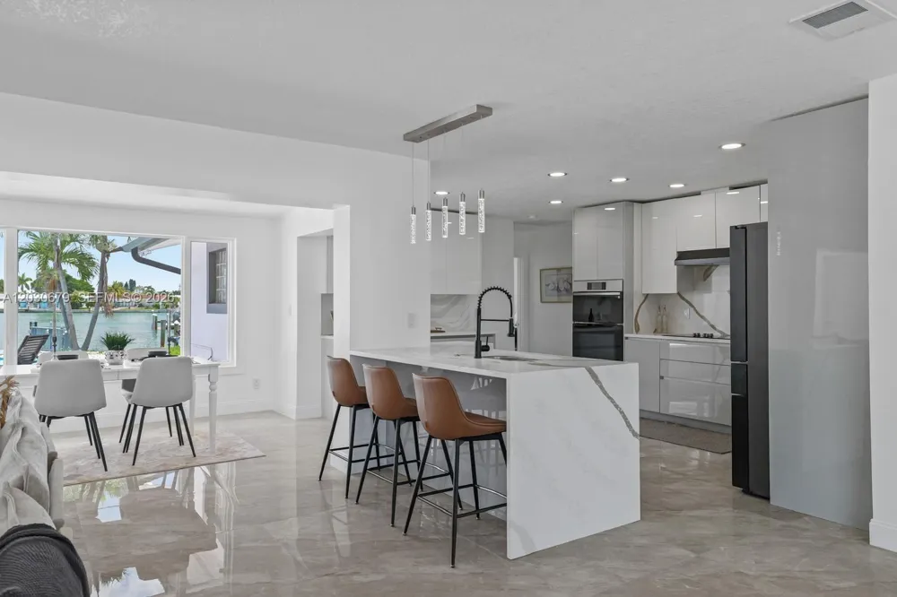7905 9th AVE S St Petersburg, FL 33707