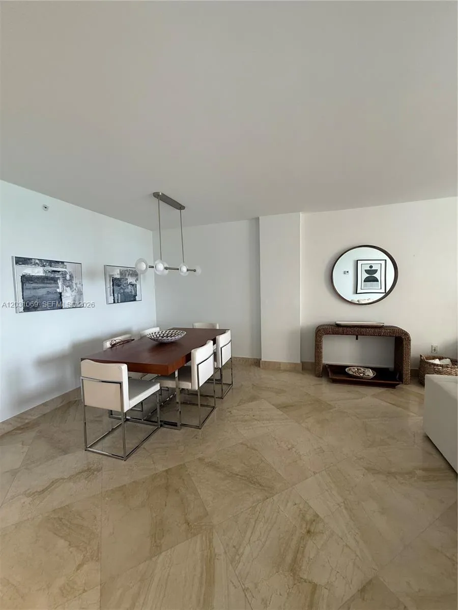 10275 Collins Ave #1221 Bal Harbour, FL 33154