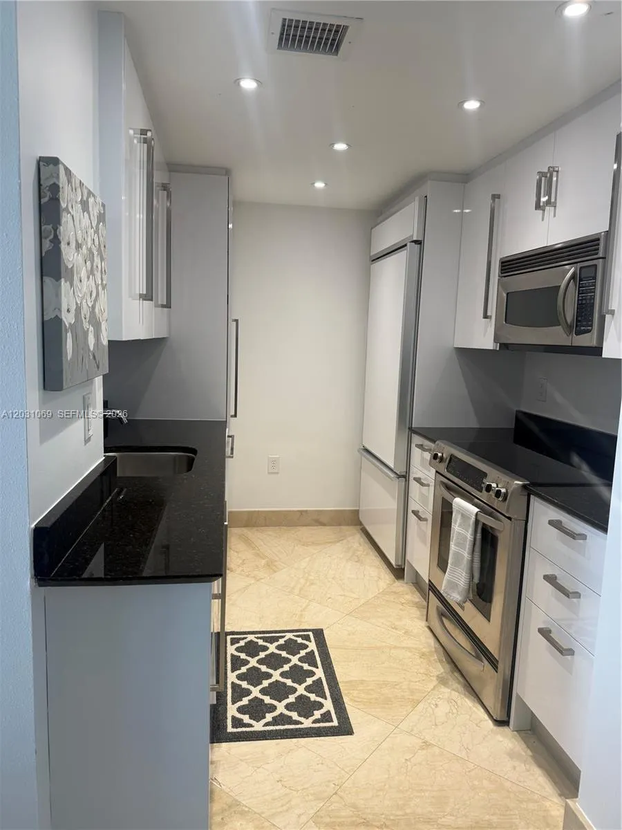 10275 Collins Ave #1221 Bal Harbour, FL 33154
