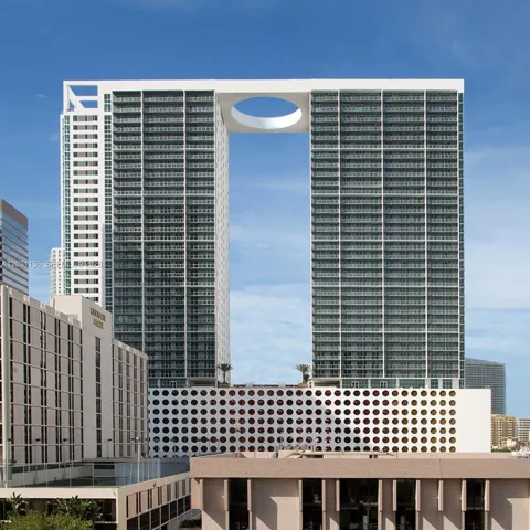 500 Brickell Ave #1808