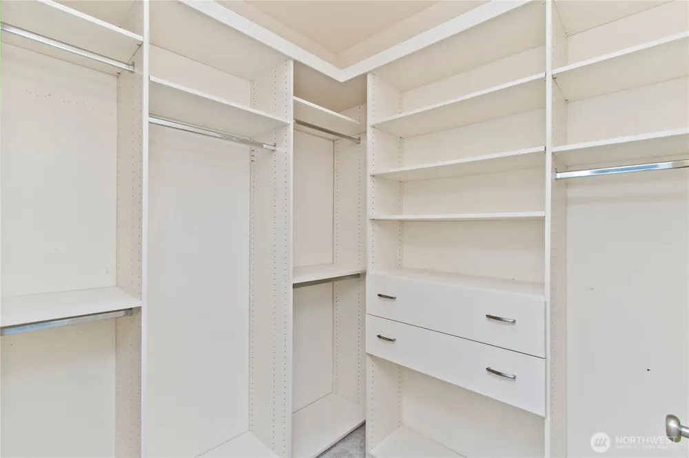1843 NE Kenyon Court Issaquah, WA 98029