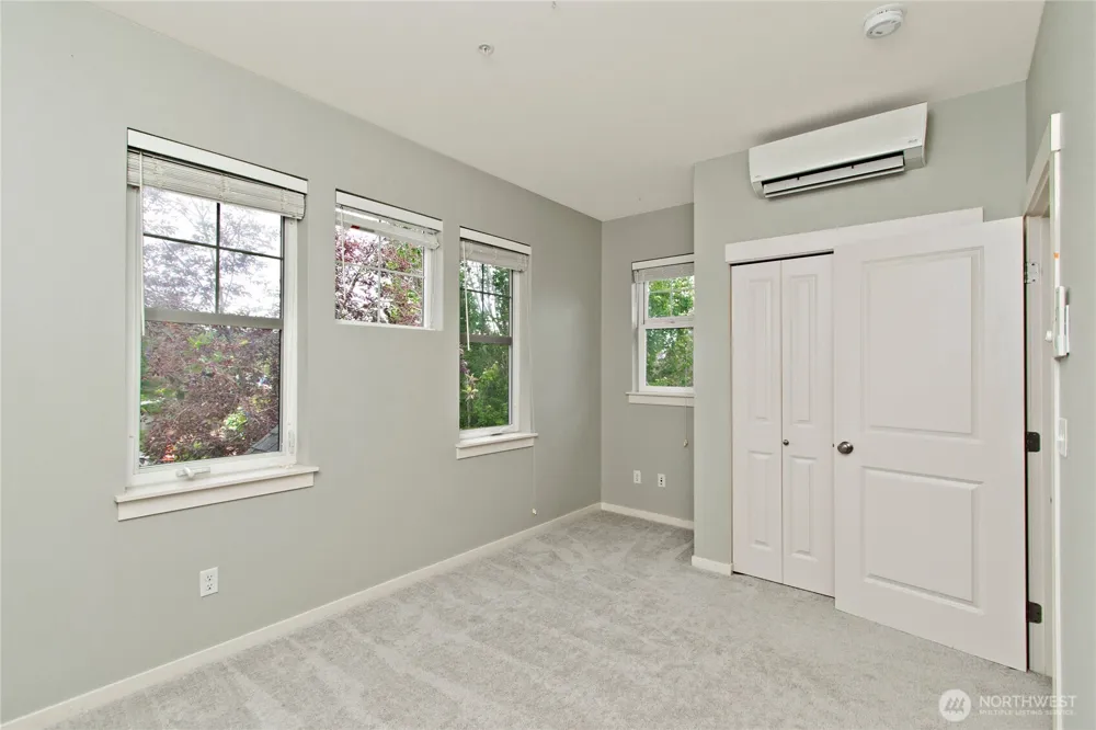 1843 NE Kenyon Court Issaquah, WA 98029